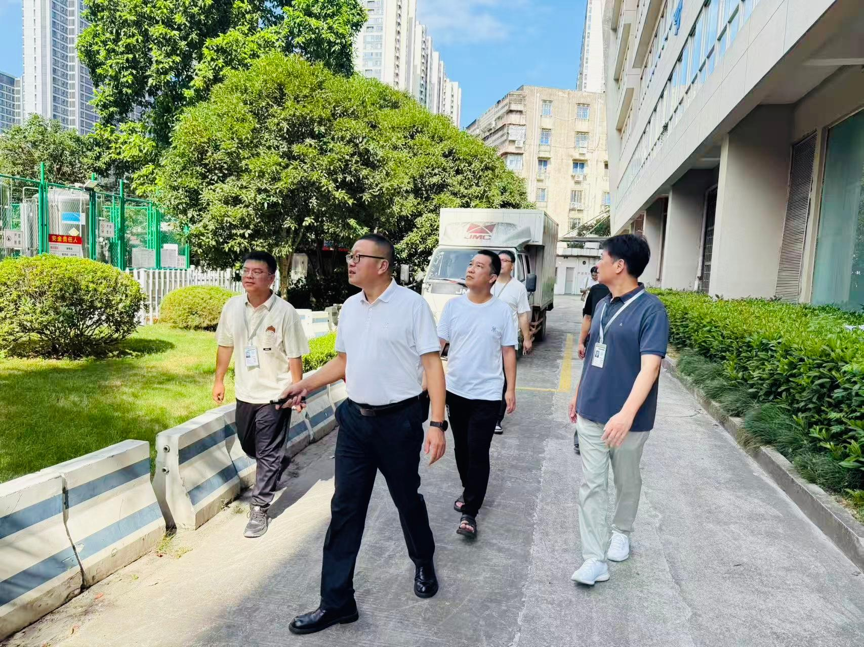 卫健委检查组来我院抗“巴威”台风专项检查 (3).png 卫健委检查组来我院抗“巴威”台风专项检查 (3).png